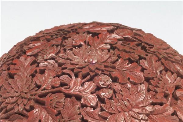 剔紅菊花益壽圓盒