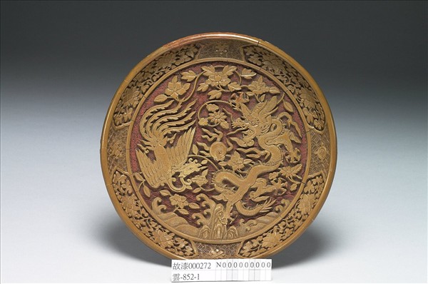 剔黃山海龍鳳花卉紋圓盤