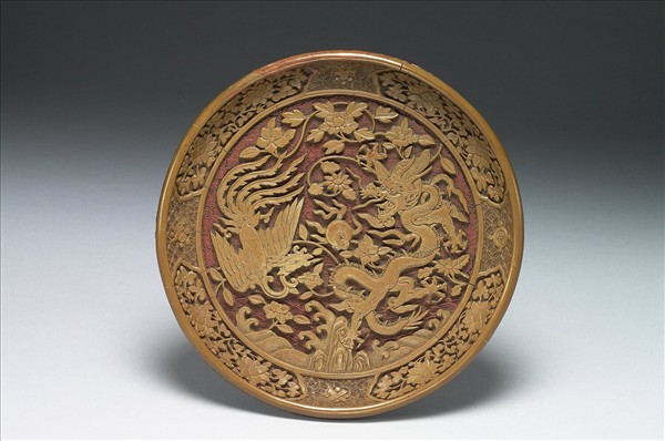 剔黃山海龍鳳花卉紋圓盤