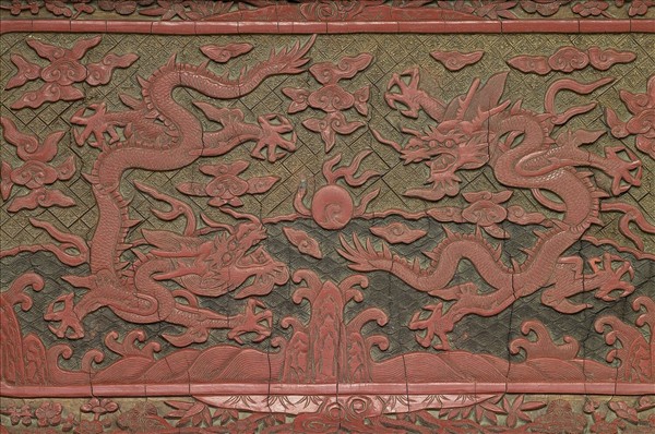 剔彩雙龍紋長方盤