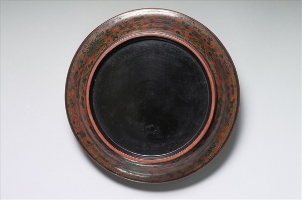 填漆番蓮紋圓盒