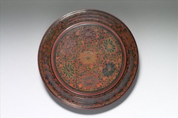填漆番蓮紋圓盒