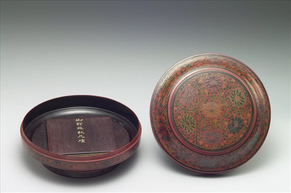 填漆番蓮紋圓盒