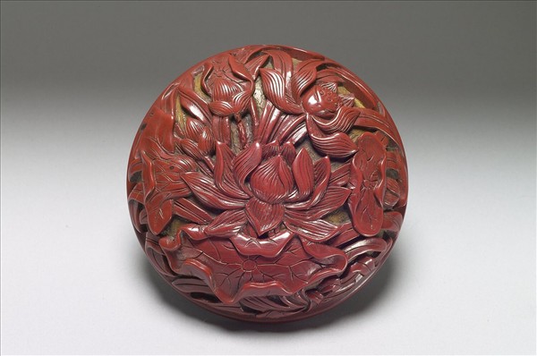 剔紅荷花茶花圓盒