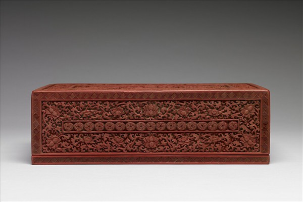 剔紅獅紋長方盒