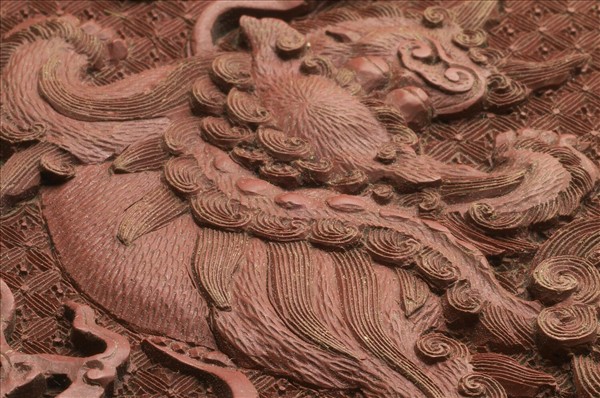 剔紅獅紋長方盒