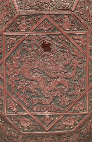 剔紅龍紋八方盒