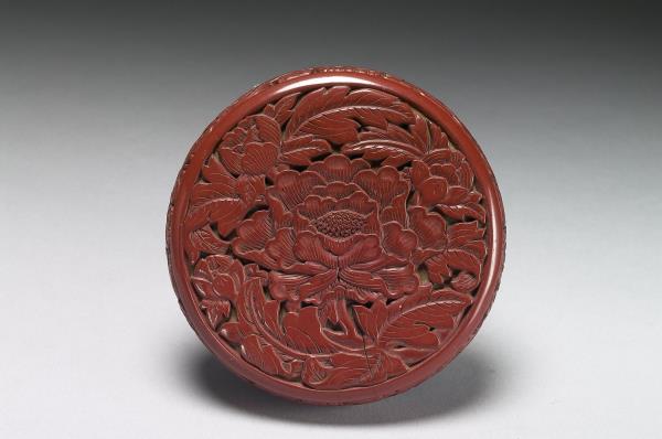 剔紅牡丹圓盒- 故宮
