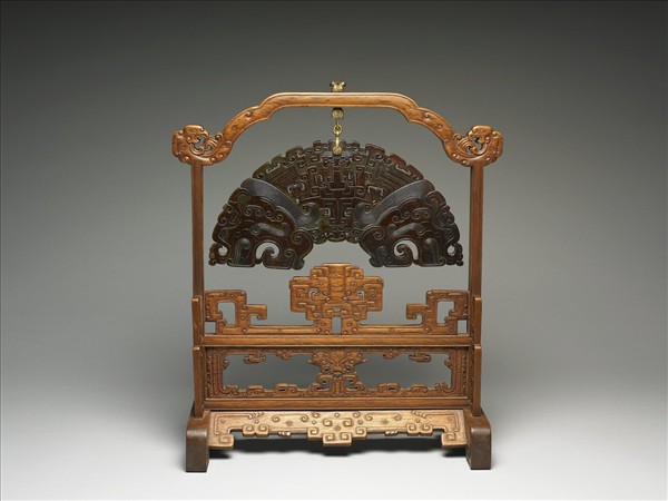 玉龍紋璜 附木架