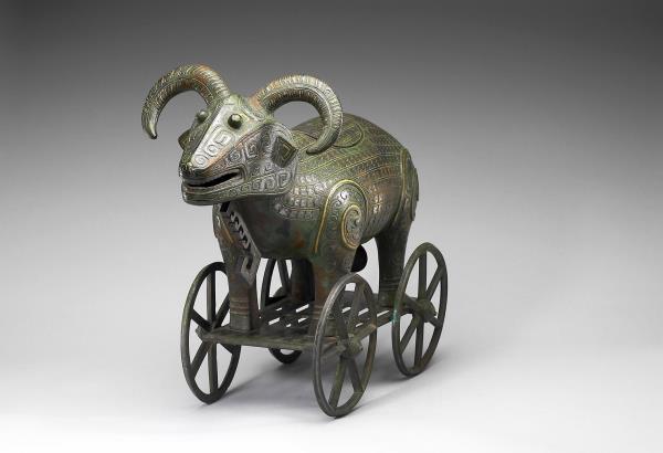 錯金銀帶輪羊尊