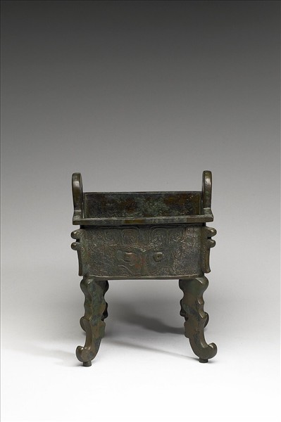 獸面紋扁足方鼎