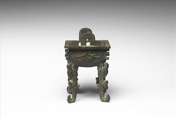 夔紋扁足方鼎