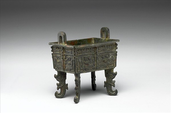 獸面紋扁足方鼎