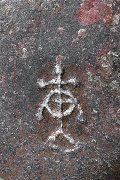 圓渦四瓣紋扁足鼎