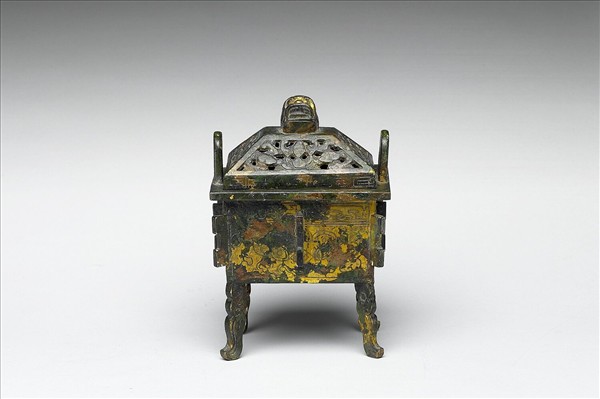 獸面紋扁足方鼎