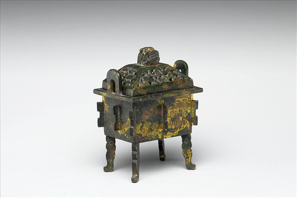 獸面紋扁足方鼎