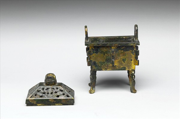 獸面紋扁足方鼎