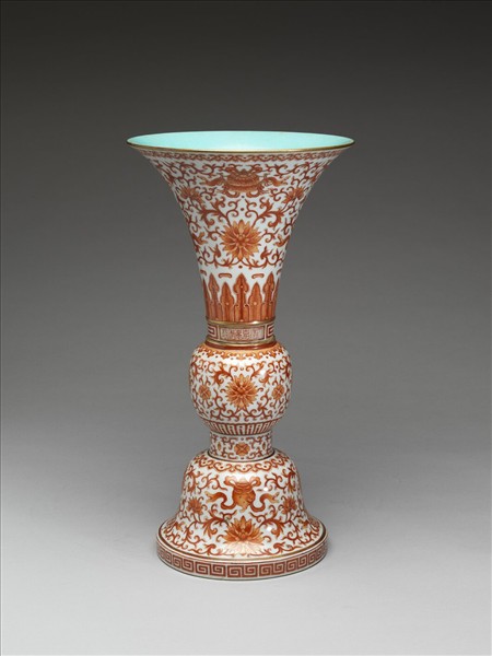 描紅八寶番蓮紋海棠式觚