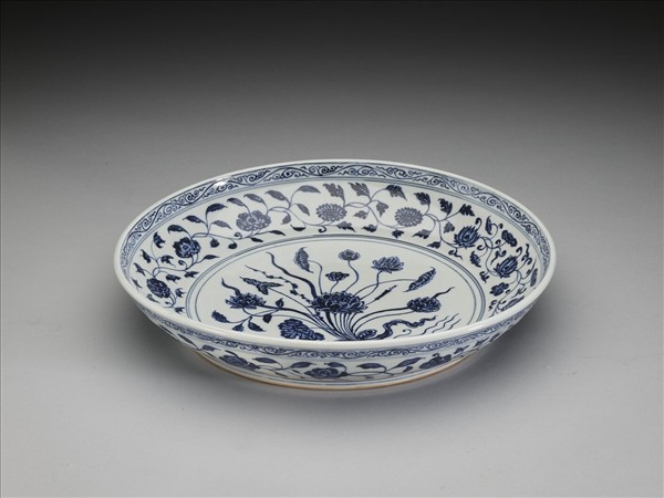 青花一把蓮紋盤