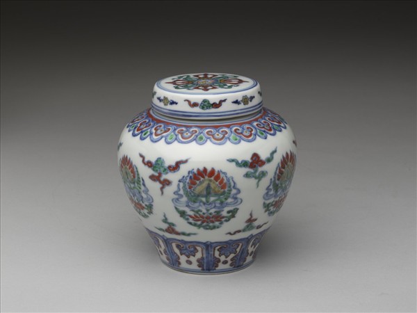 鬥彩團蓮紋蓋罐