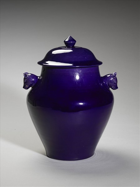 霽青釉獸首蓋罐