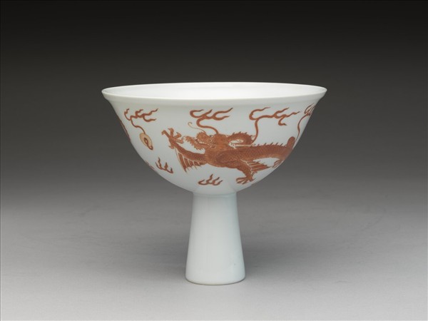 描紅龍紋高足碗