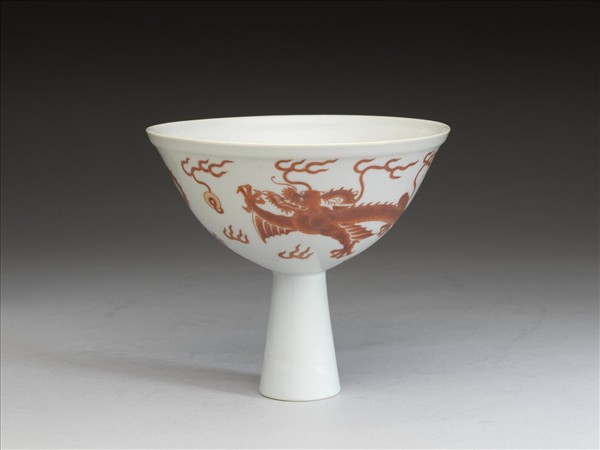 描紅龍紋高足碗