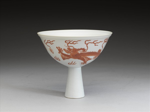 描紅龍紋高足碗