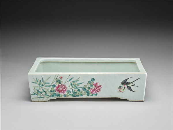 粉彩花蝶紋長方花盆