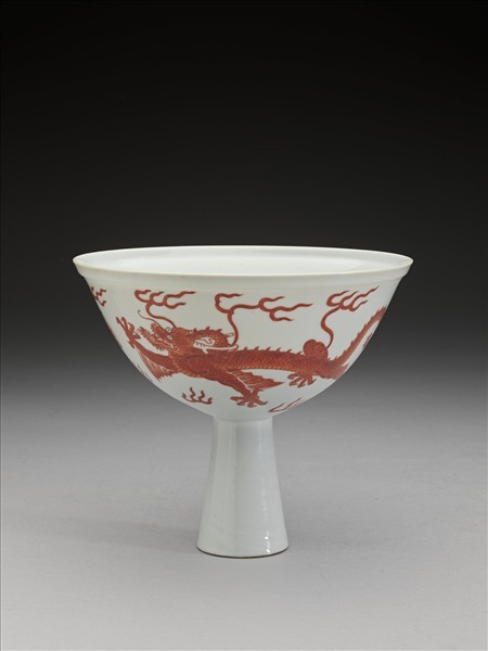 描紅龍紋高足碗