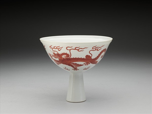 描紅龍紋高足碗