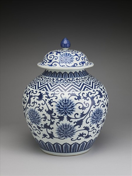 青花番蓮紋蓋罐