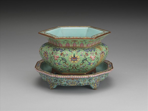 粉彩綠地花卉紋六方花盆