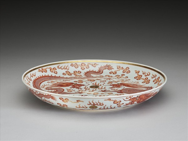 描紅雙龍戲珠紋盤