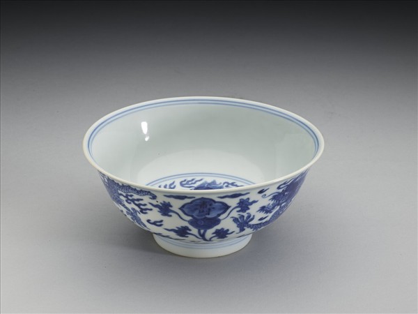 青花福壽龍紋碗