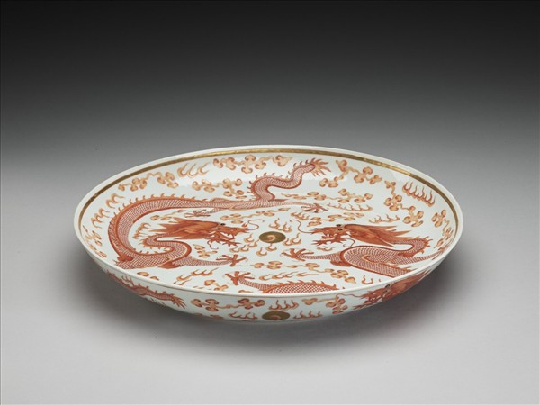 描紅雙龍戲珠紋盤