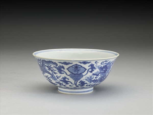 青花福壽龍紋碗