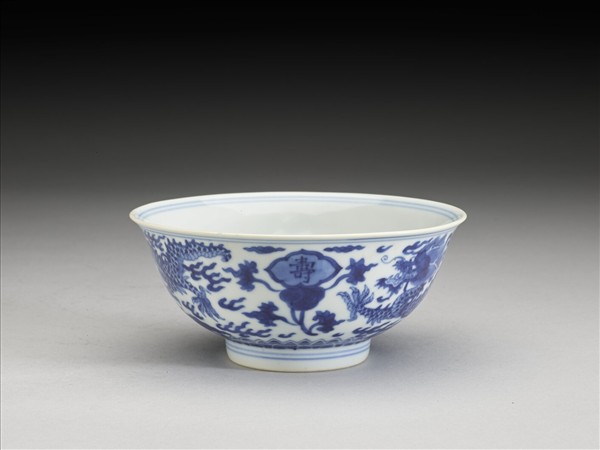 青花福壽龍紋碗