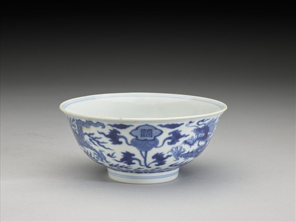 青花福壽龍紋碗