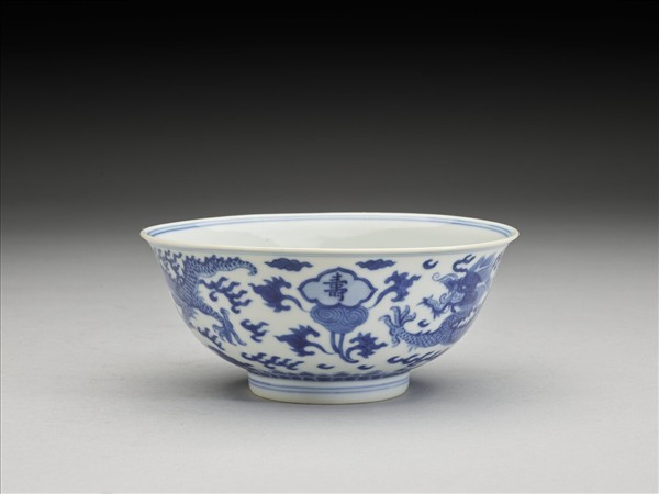 青花福壽龍紋碗