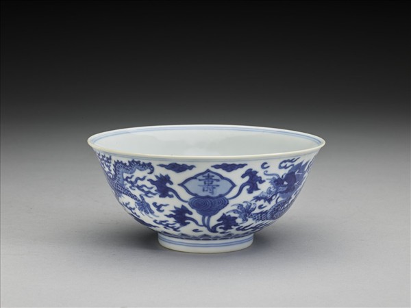 青花福壽龍紋碗