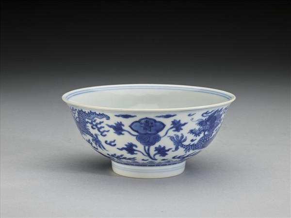 青花福壽龍紋碗