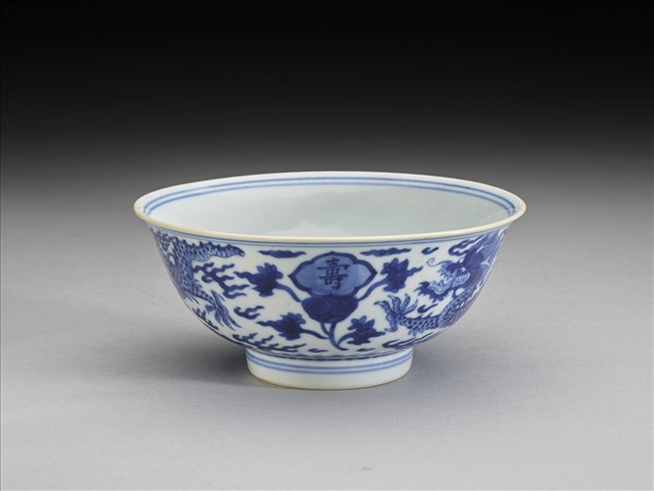 青花福壽龍紋碗