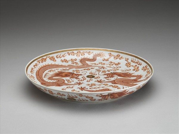 描紅雙龍戲珠紋盤