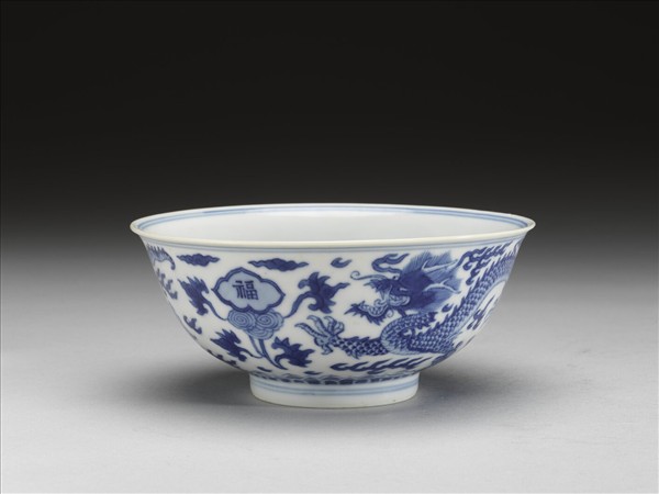 青花福壽龍紋碗