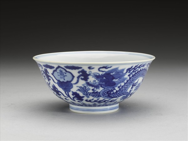 青花福壽龍紋碗
