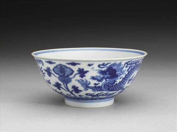 青花福壽龍紋碗