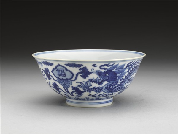 青花福壽龍紋碗
