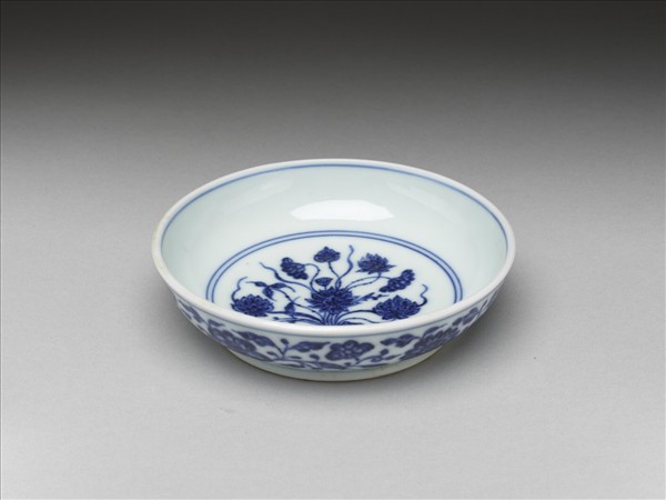 青花花卉紋盤
