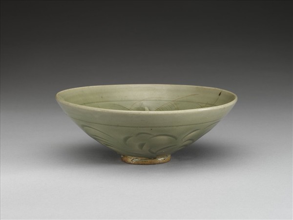 青瓷劃花魚紋碗